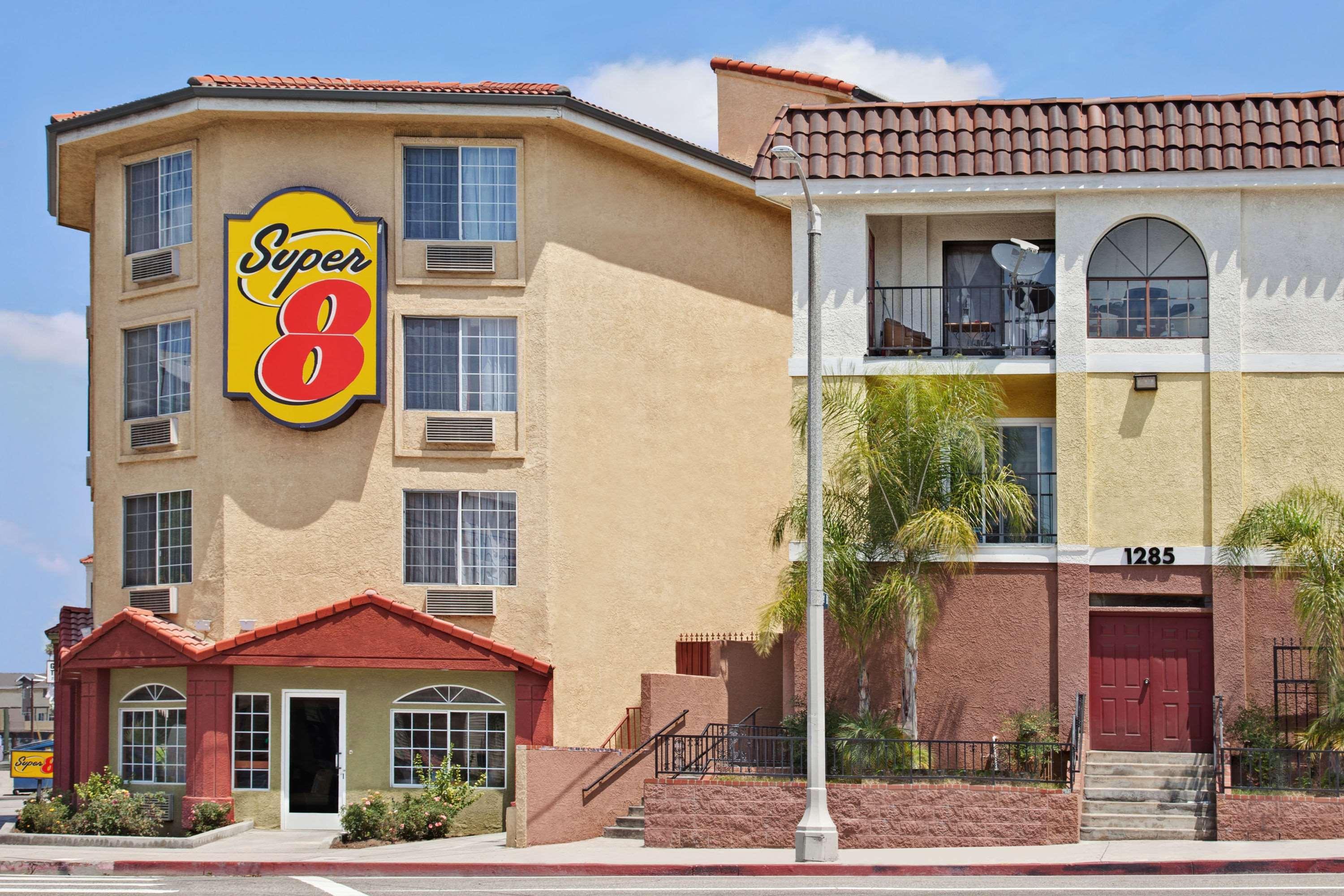 Super 8 By Wyndham Los Angeles Downtown Exterior photo